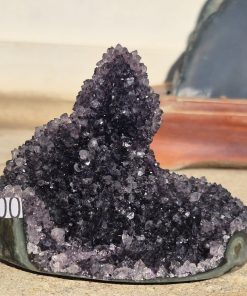 Alternative view of Scalénoèdre de calcite améthysé