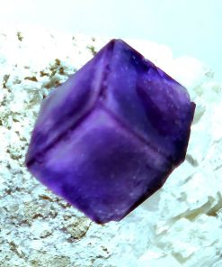 Alternative view of Fluorite cubique violette Chine