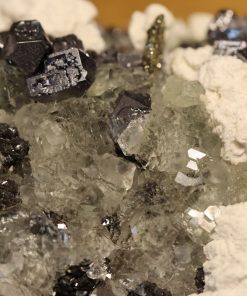 Alternative view of Fluorite galène dolomite