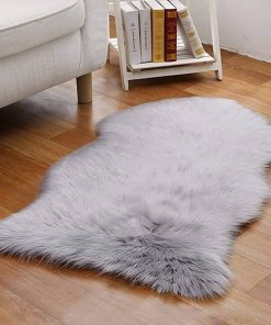 Alternative view of Tapis en Fausse Fourrure 55X85CM décoration d&rsquo;intérieur couleur Gris Rouge et Blanc